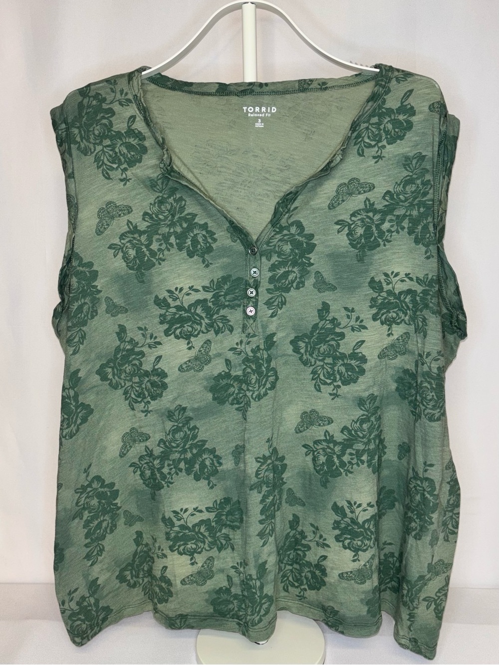 Torrid Heritage Slub Henley Muscle Tank Top Green Rose Butterfly Floral Size 3